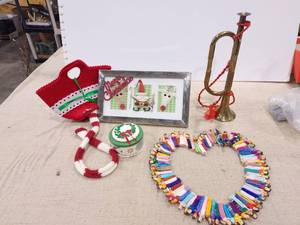 lot 1410 image: Christmas decor