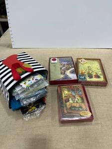 lot 1412 image: Holiday cards and tissue