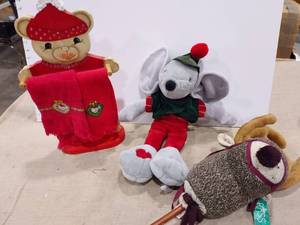 lot 1421 image: Holiday animal decor