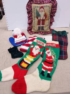 lot 1423 image: Holiday decor