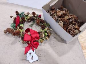 lot 1445 image: Pinecone holiday decor
