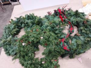lot 1453 image: Wreaths