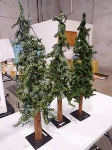 lot 1457 image: Christmas tree decor
