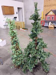 lot 1458 image: Christmas tree decor
