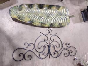 lot 1469 image: Iron wall decor and metal leaf tray decor