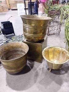 lot 1470 image: Brass pots