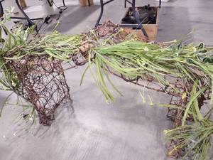 lot 1471 image: Arbor decor approximately 36 in wide