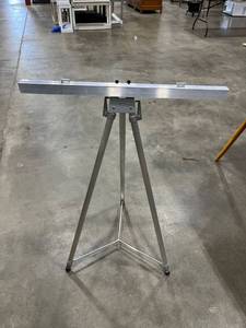 lot 1475 image: Aluminum easel