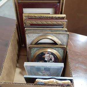lot 1555 image: Picture frames. 8 x 10 to 3.5 x 3.5
