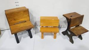 lot 2117 image: Doll furniture