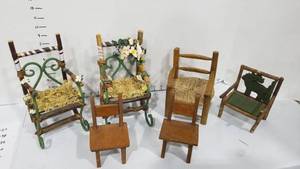 lot 2122 image: Doll furniture