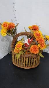 lot 2153 image: Floral basket