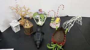 lot 2168 image: Doll accessories and decor