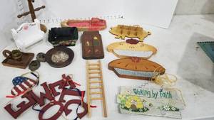 lot 2176 image: Doll furniture and accessories