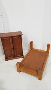 lot 2190 image: Doll furniture