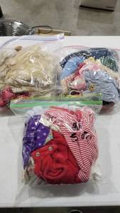 lot 2208 image: Doll clothes