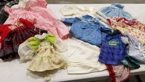 lot 2210 image: Doll clothes