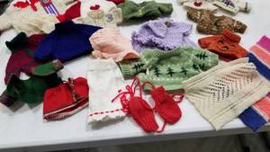 lot 2213 image: Doll clothes