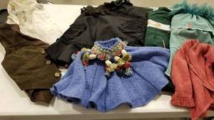 lot 2215 image: Doll clothes