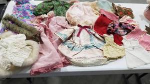 lot 2216 image: Doll clothes