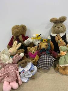 lot 2401 image: Stuffed toys
