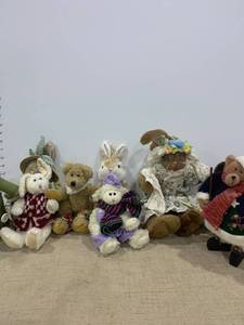 lot 2405 image: Stuffed toys