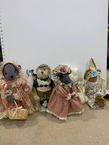 lot 2406 image: Stuffed toys