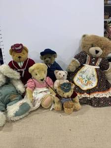 lot 2407 image: Stuffed toys