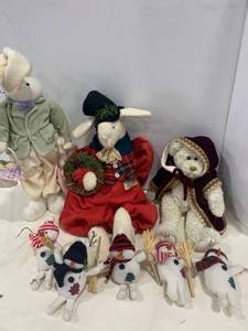 lot 2411 image: Stuffed toys
