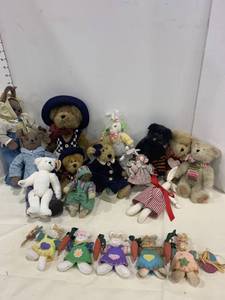 lot 2413 image: Stuffed toys