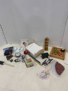 lot 2414 image: Doll house items and more
