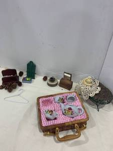 lot 2416 image: Doll house furniture and decor