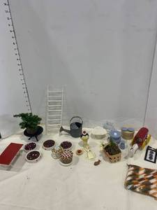 lot 2419 image: Doll house furniture and Decor