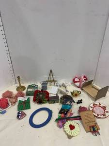 lot 2420 image: Dollhouse Decor and more