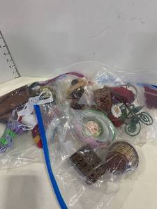 lot 2429 image: Dollhouse items