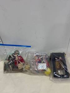 lot 2449 image: Dollhouse items and more