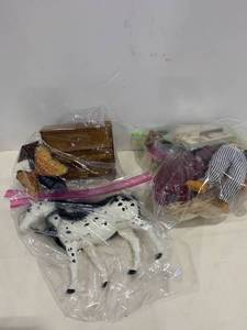 lot 2450 image: Dollhouse items and more