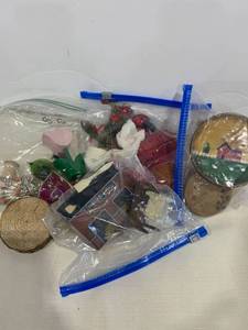 lot 2454 image: Dollhouse items and more