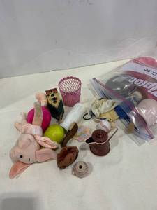 lot 2455 image: Dollhouse items and more