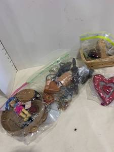 lot 2458 image: Doll house items and more
