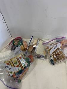 lot 2466 image: Dollhouse items and more