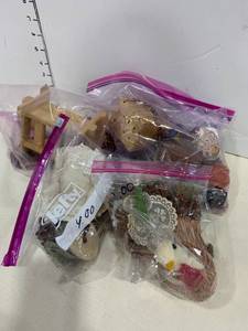lot 2474 image: Dollhouse items