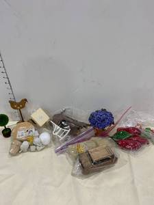 lot 2507 image: Dollhouse items