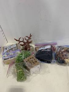 lot 2512 image: Dollhouse items