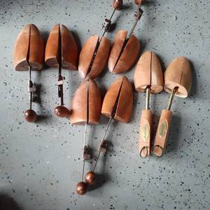 lot 3071 image: Shoe stretchers. 4 pr.