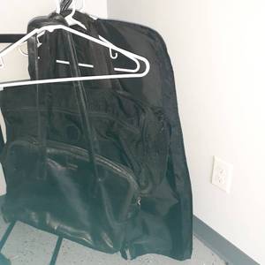 lot 3074 image: Duffle bag, garment bag and small briefcase