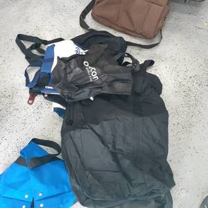 lot 3078 image: Duffle bag and reusable bags
