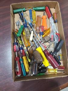 lot 4006 image: Screwdrivers