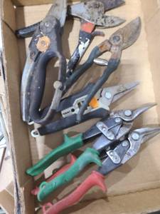 lot 4011 image: Assorted snips