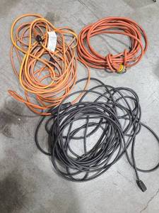 lot 4034 image: Extension cords